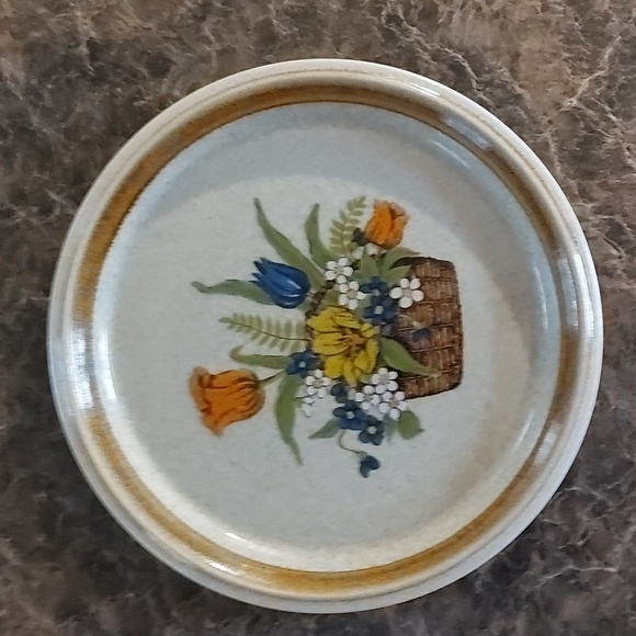 Vintage Mikasa Stone Manor Garden Bouquet F 5814 Side Plates Set of 4. - Picture 1 of 4